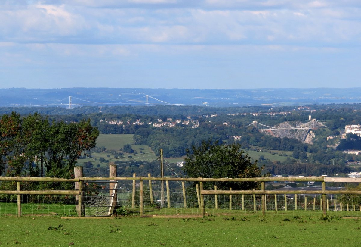 Have you ever been out to see the #CliftonSuspensionBridge and the Severn Bridge together?

📷 John Burrows