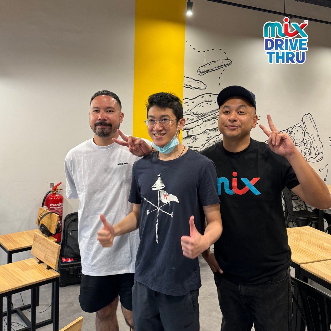 mixdotmy's tweet photo. Hafiz & Guibo from #MIXDrive tried out some delicious burgers from Gila Burger in Damansara Perdana! Thanks to those who dropped by and said hi! #MIXDriveThru https://t.co/LcGF1w9a03