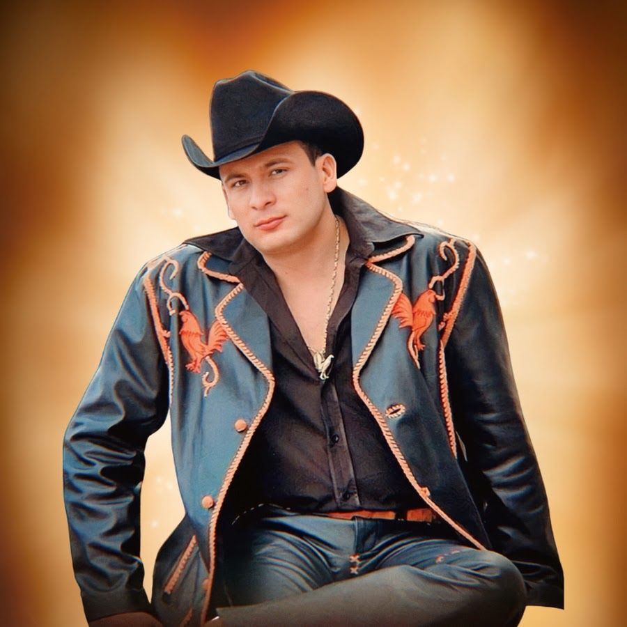 Un día como hoy pero de 1979 nace el cantante #ValentínElizalde.