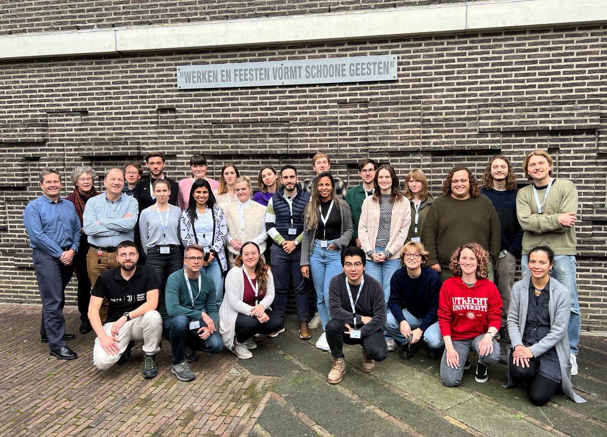 Our Fungal Biodiversity Course this week: 25 students, 10 nationalities, lots of happy faces and new fungi lovers! Come join us next year (or in Q4 for the Food and Indoor course🍄) #welovefungi 👉 wi.knaw.nl/news/category/… @FungusCrous @GerardVerkley