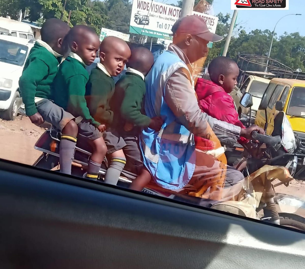 Who is to blame here, the parents or the jaj guy? 🥲