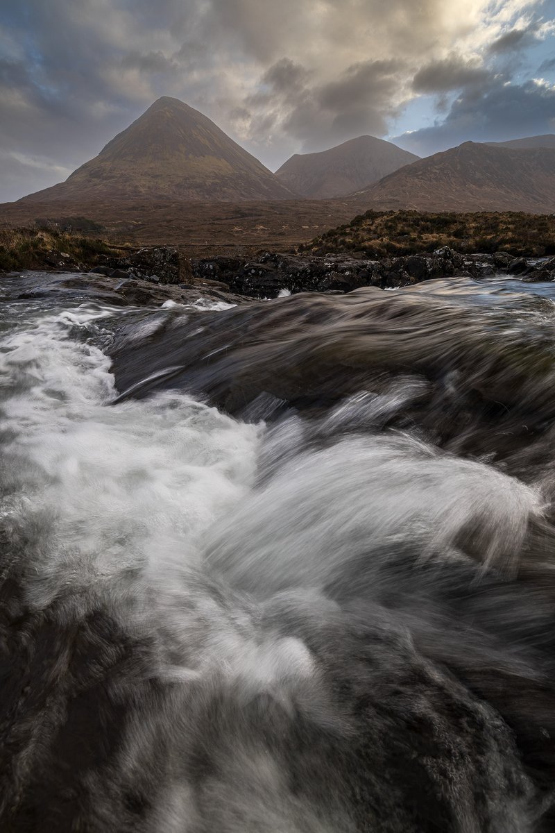 Following on from yesterday's photo, this is from the same section of river at Sligachan. This time my camera was pointed towards Glamaig and the red Cuillin. #isleofskye #Scotland