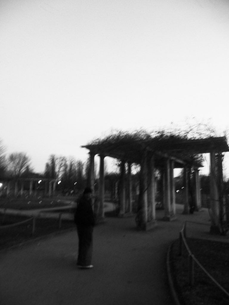 fionaaaa_a's tweet photo. Petit B&amp;W au compact https://t.co/oaqxlRr1Mq
