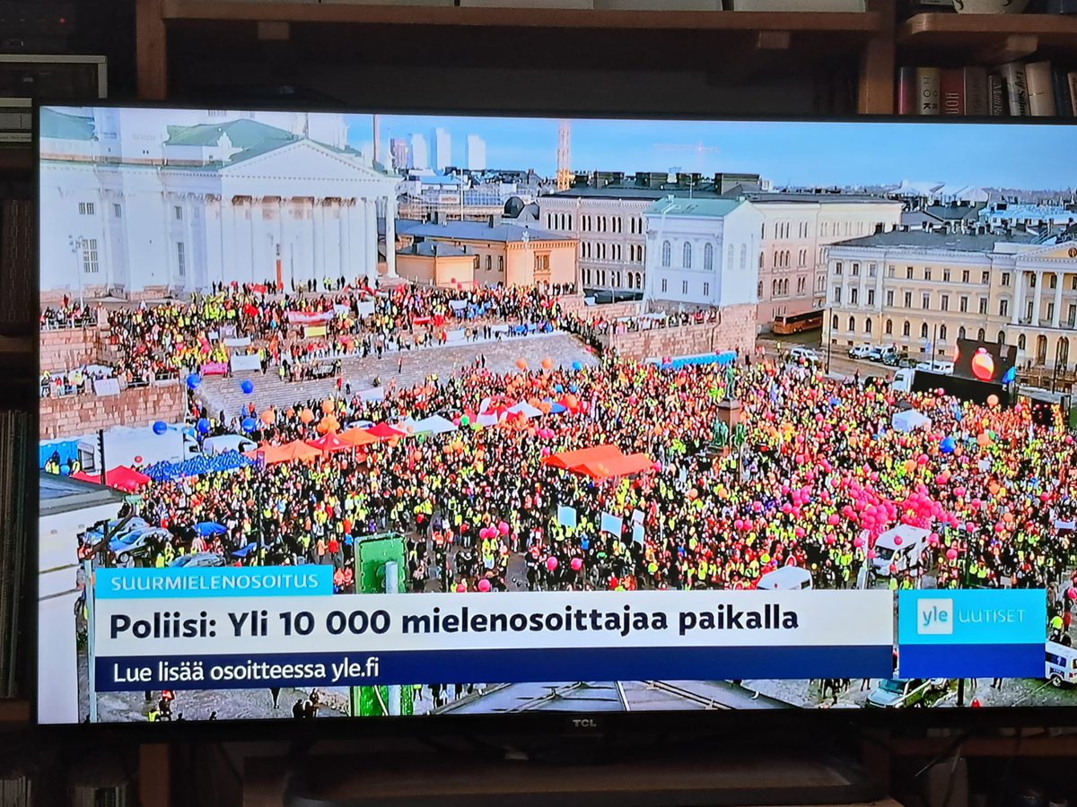 TurjaL's tweet photo. Koko sydämmestäni kiitos @duunarit @STTKMikonkatu olen teistä kaikista ylpeä yli 10000 paikalla👍
Kiitos myös @artosatonen asiallisesta vierailusta samaa ei voi sanoa @BergbomMiko jolla sanaakaa ei totta👎👎 https://t.co/x7RbD3zrkk