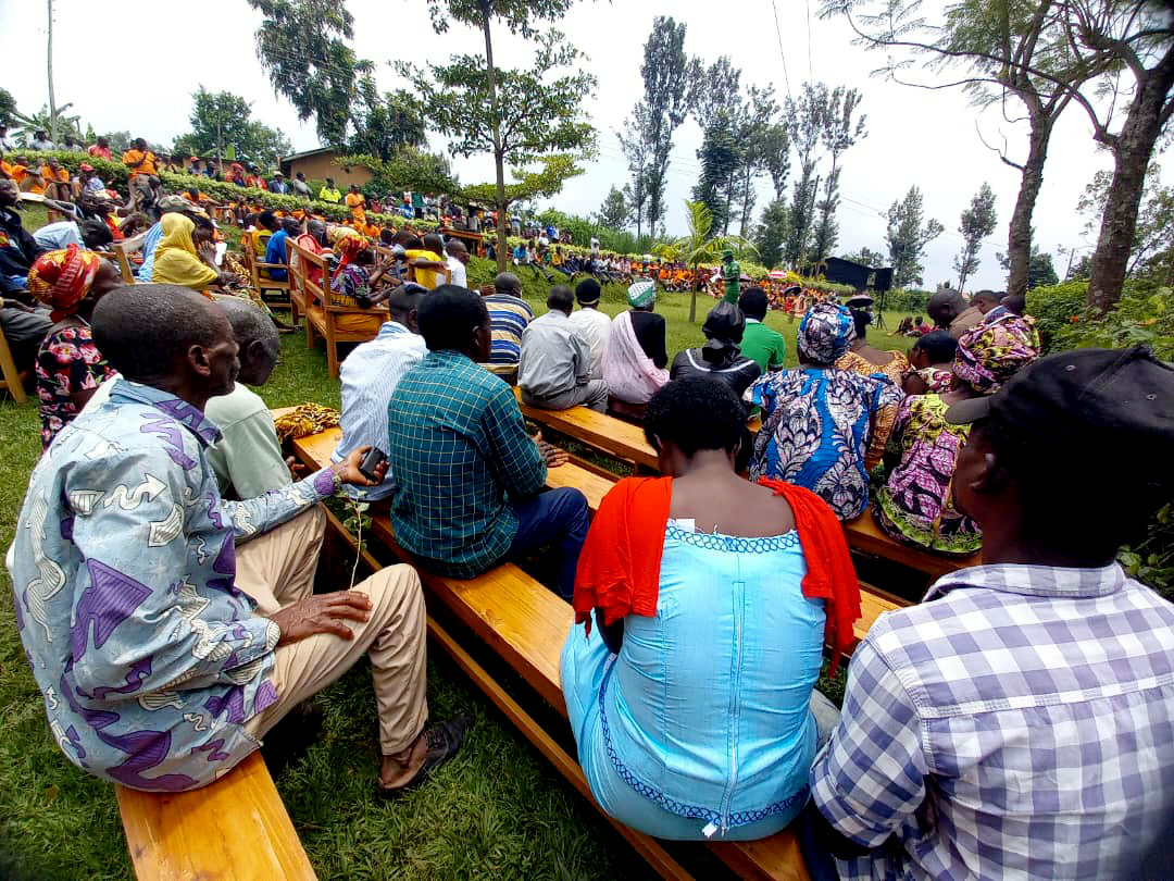 SectorNkanka's tweet photo. Nkanka Sector @RusiziDistrict, Umunsi w'Intwari z'Igihugu wizihijwe, abaturage bashima Intwari z'u Rwanda, mu mbyino n'indirimbo bivuga imyato ababohoye u Rwanda. muri ibyo birori Imiryango 2 yorojwe inka  ndetse habaho n’ubusabane.byayobowe na ES @GNTIVUGURUZWA 

 TUJYANEMO!!!! https://t.co/UEbZsECgUR