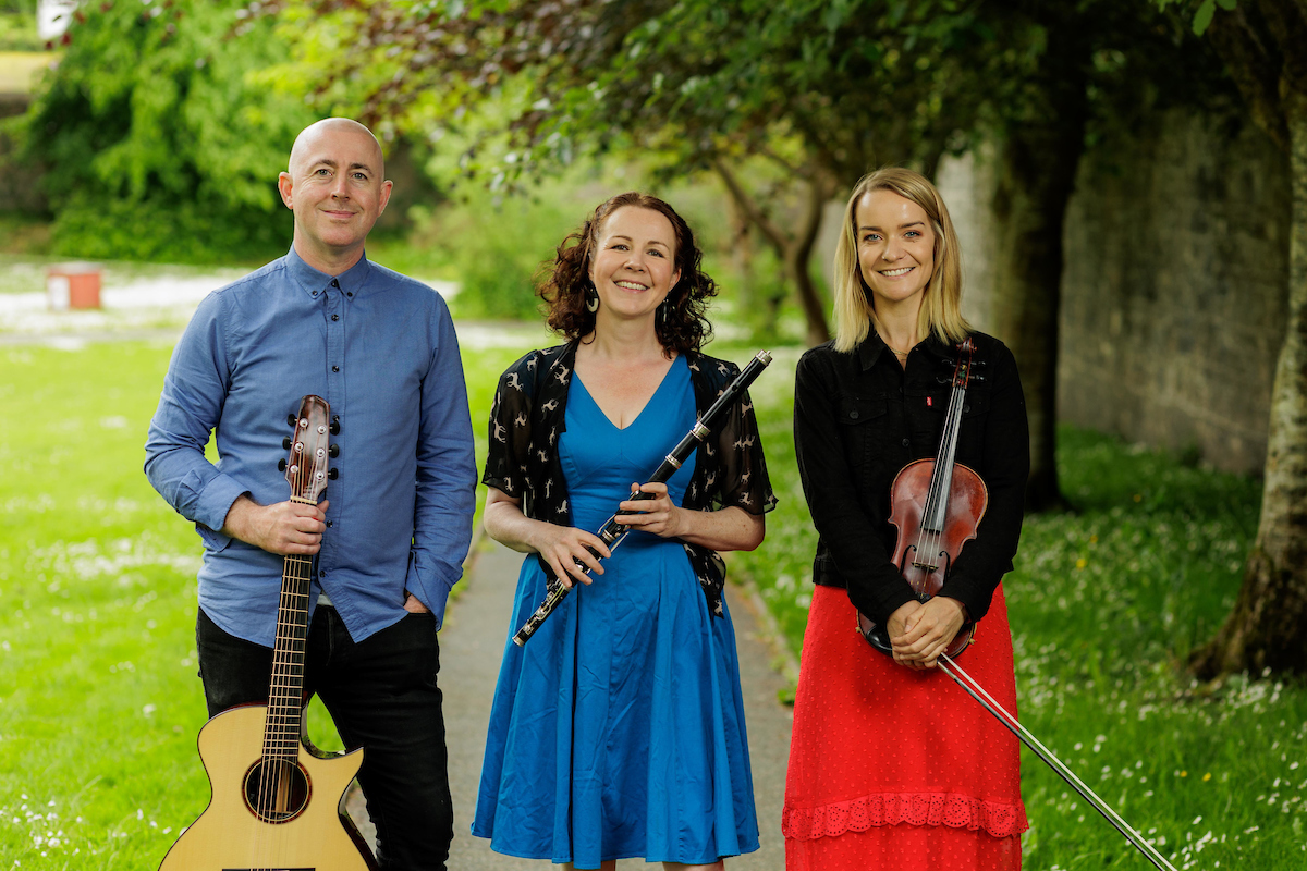 Swift Cultural Centre (@theswifttrim) on Twitter photo World renowned singer and flautist Nuala Kennedy, alongside Chieftains’ fiddle virtuoso Tara Breen and stunning Dublin guitarist Tony Byrne, perform at Swift Cultural Centre this April as Shorelines Trio.
📅 Thu 11 April
⏰ 8pm
🎫 swiftculturalcentre.ie/event/shorelin…
<a href="/NualaKennedy/">Nuala Kennedy</a> World renowned singer and flautist Nuala Kennedy, alongside Chieftains’ fiddle virtuoso Tara Breen and stunning Dublin guitarist Tony Byrne, perform at Swift Cultural Centre this April as Shorelines Trio.
📅 Thu 11 April
⏰ 8pm
🎫 swiftculturalcentre.ie/event/shorelin…
<a href="/NualaKennedy/">Nuala Kennedy</a>