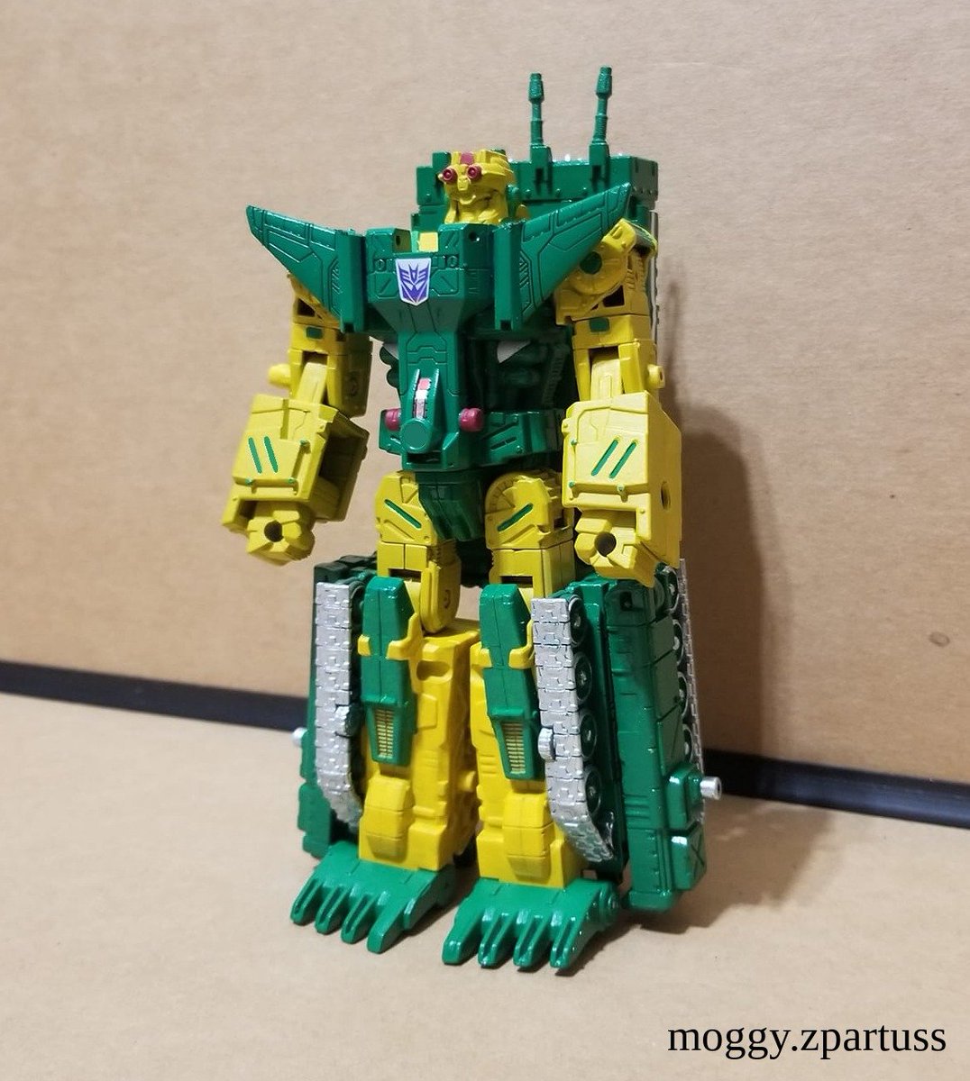MoggyZpartuss's tweet photo. Throwback Thrusday, Barrage (Transformers G1) #barrage #insecticon #decepticon #transformers #G1 #preearth #cybertronian #alternatemode #customtoys #toycustoms #toycustomizer https://t.co/aldJOKRFp4