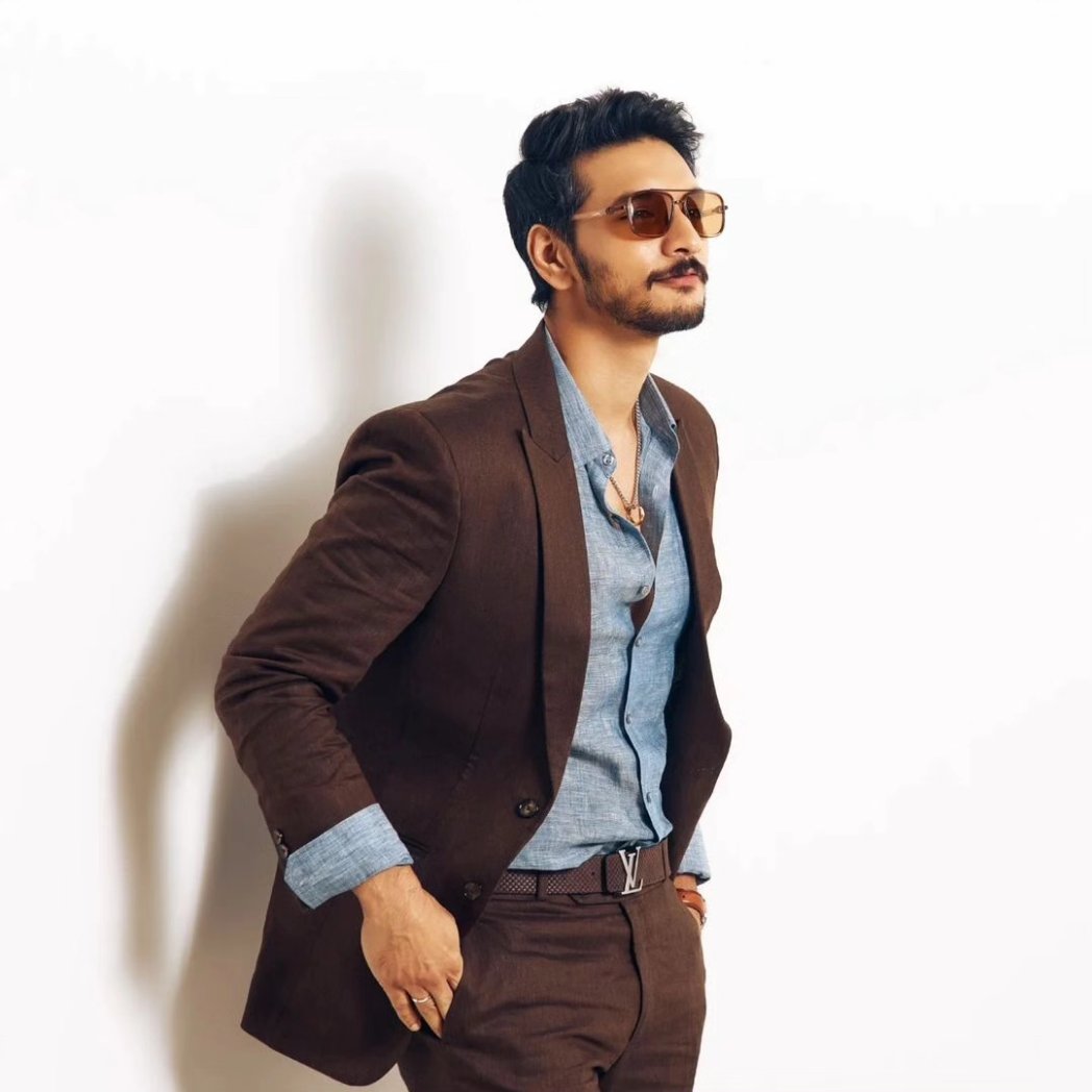 Sivakasi_GKFC's tweet photo. Navarasa illavarasan #Gautham_Karthik setting the style bar high in his latest photoshoot 

#11YearsofKadal
#11YearsOfGauthamKarthik
#11YearsOfGK 

@Gautham_Karthik https://t.co/OgmhbxRnG1
