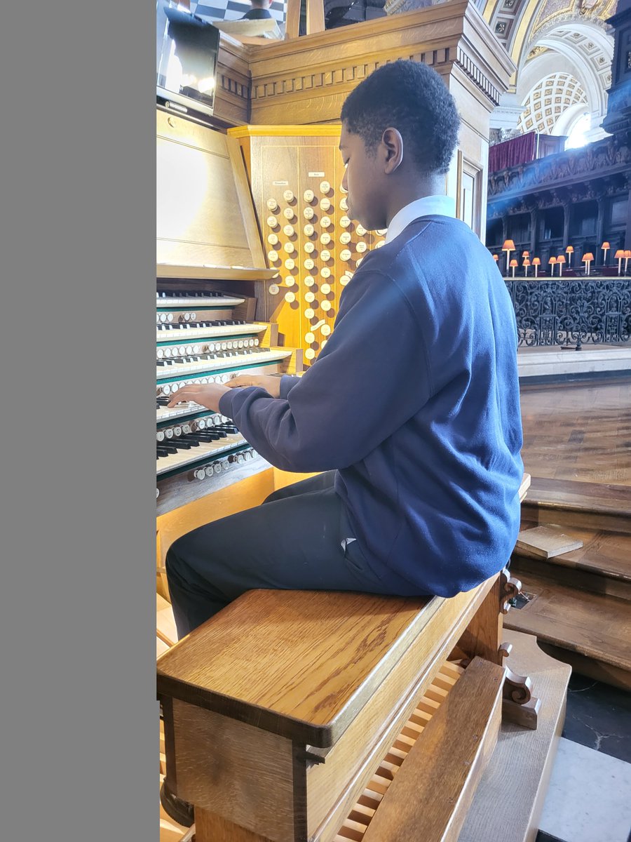 One of Urswick’s Organ Scholars, Peter, preparing to play in the LDBS Schools’ Service at St Paul’s later today! @LDBSSchools @StPaulsLondon