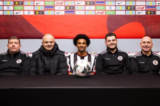 Congratulations to two of our junior players who were presented with an official players’ contract

We are delighted to offer both Callum North and Pierre Obadiah Phillips official football contract

Contracts were presented by Nick Heath alongside 1st team manager and directors