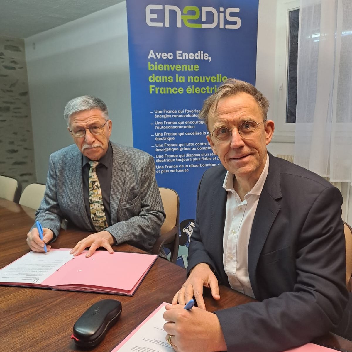 Dans le cadre du programme "Petites Villes de Demain", @Enedis s'engage en #Occitanie et accompagne les collectivités dans la réussite de leurs projets en faveur de la sobriété énergétique🌿

⤵ Exemple d'une belle collaboration pour la transition écologique à #Osseja en Cerdagne