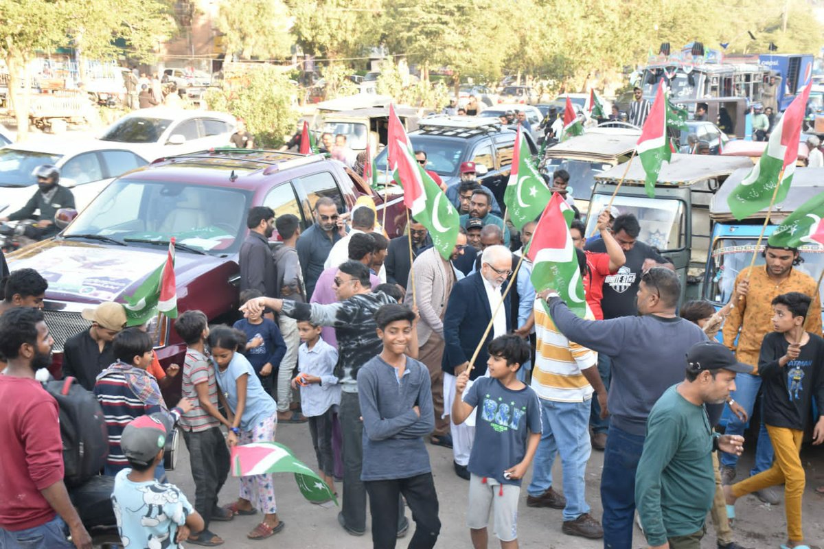MoulviMahmood's tweet photo. استحکام پاکستان پارٹی سندھ کے صدر و این اے 238 کے امیدوار محمود مولوی کی عیسی نگری آمد، پی ایس 101 پر نامزد امیدوار راحیل لاکھانی بھی ہمراہ موجود, محمود مولوی کی عیسی نگری میں خواتین کے ساتھ کارنر میٹنگ، محمود مولوی اور آئی پی پی رہنماؤں کا عیسی نگری میں پرتپاک استقبال, محمود مولوی نے اہلیان عیسی نگری کا حمایت پر شکریہ ادا کیا.

#MahmoodMoulvi #RaheelLakhani #NA238 #PS101 #AliJunejo #EssaNagri #Elections2024 #generalelections2024 #VoteforEagle #IstehkamEPakistanParty #IPP #Karachi