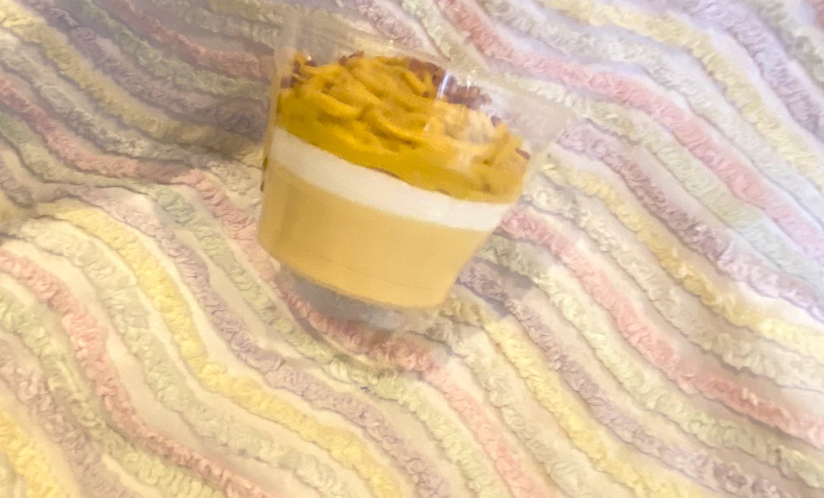 parfaitthestudy's tweet photo. ローソンのお芋スイーツ…食べた!?贅沢寝た芋プディング 298円 たべなよ!美味しいよ!
上のモンブラン部分がすごく甘い芋、下のクリーミーなとこがさっぱりで香り高いお芋…どっちもぐっすり眠らせたお芋が入ってるんで美味しいよ!
#ローソン #さつまいも博 #芝山農園 #NETAIMO #PR #寝た芋 https://t.co/V6khVDkNDr