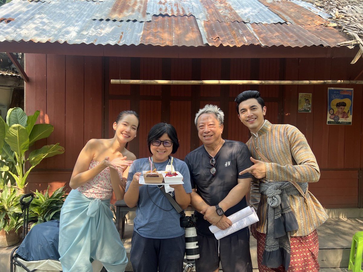 tanadlakorn's tweet photo. สุขสันต์วันเกิดยายกลัอง @amm_anyama ที่รักของพว���เรา ชาวกอง #คุณพี่เจ้าขาดิฉันเป็นห่านมิใช่หงส์ https://t.co/3nvmkGZ5Jo