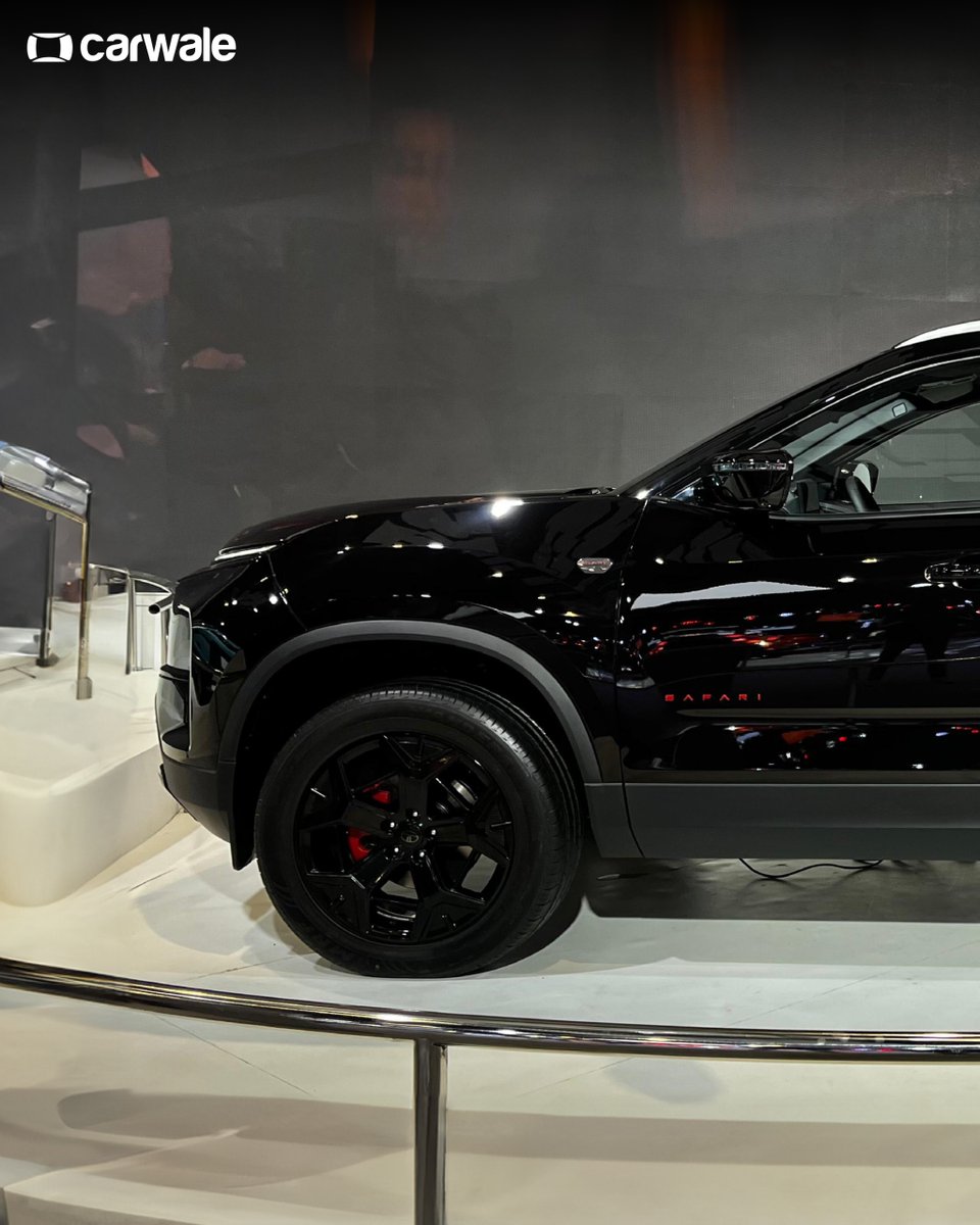 CarWale's tweet photo. The popular #DarkEdition of the #Safari was showcased at the #BharatMobilityExpo in a special #RedDark avatar!
Here are the highlights.
-Red leatherette upholstery
-Steel Black and Red dashboard theme
- 2.0 diesel with automatic transmission
@bharat_mobility #TataMotors https://t.co/xwPeWGAkB6