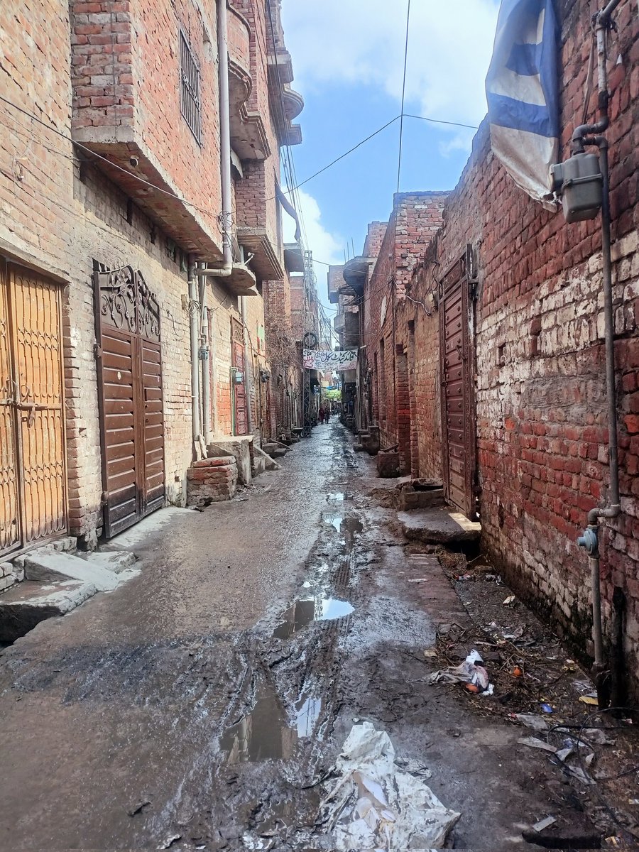 گلیاں محلے چیخ چیخ کے بتا رہے ہیں کہ جنہوں نے پچھلے 50 سالوں میں کچھ نہیں کیا انہوں نے آئندہ بھی کچھ نہیں کرنا۔۔ اس لئے ہوشیار رہئے اور ووٹ کا صحیح استعمال کیجئے۔۔۔
#Elections2024 #Pakistan 
#PMML #کرسی