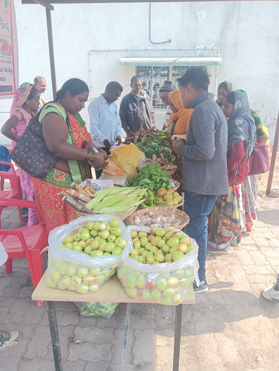 AtmaDahod's tweet image. જમીન ચકાસણી પ્રયોગશાળા પાસે, ખેડૂત તાલીમ કેન્દ્ર, ચાકલીયા ચોકડી, દાહોદ પાસે કાર્યરત પ્રાકૃતિક કૃષિ વેચાણ કેન્દ્ર દાહોદ ની મુલાકાત લેવા દાહોદ શહેરની તમામ જનતાને અનુરોધ કરવામાં આવે છે. જિલ્લાના ખેડૂતોને પ્રોત્સાહન મળી રહે તે હેતુથી પ્રાકૃતિક ખેત પેદાશોની જ ખરીદી કરવા વિનંતી.