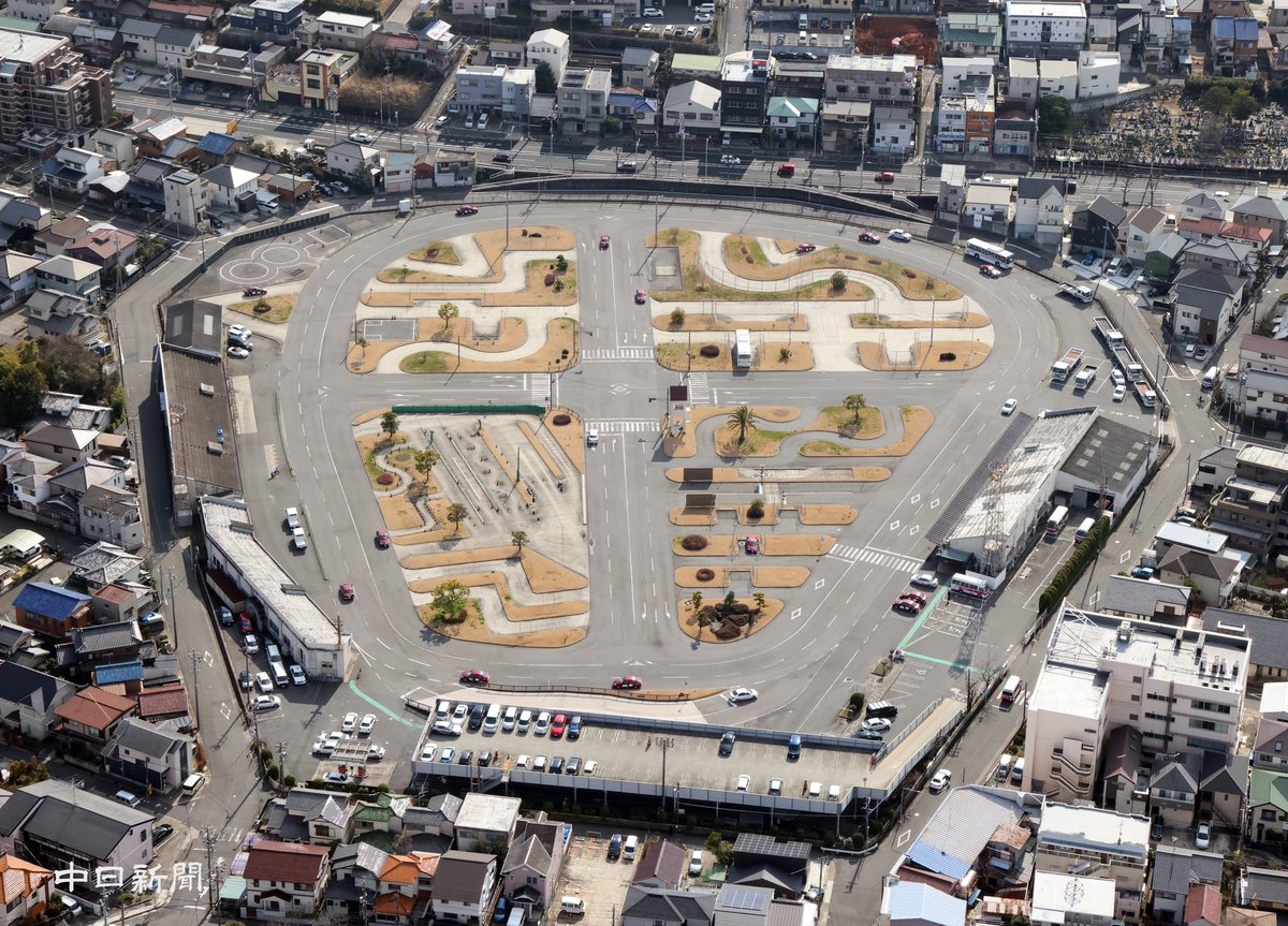 現在は名鉄自動車学校🚗となっていますが、その昔は『鳴海球場』という