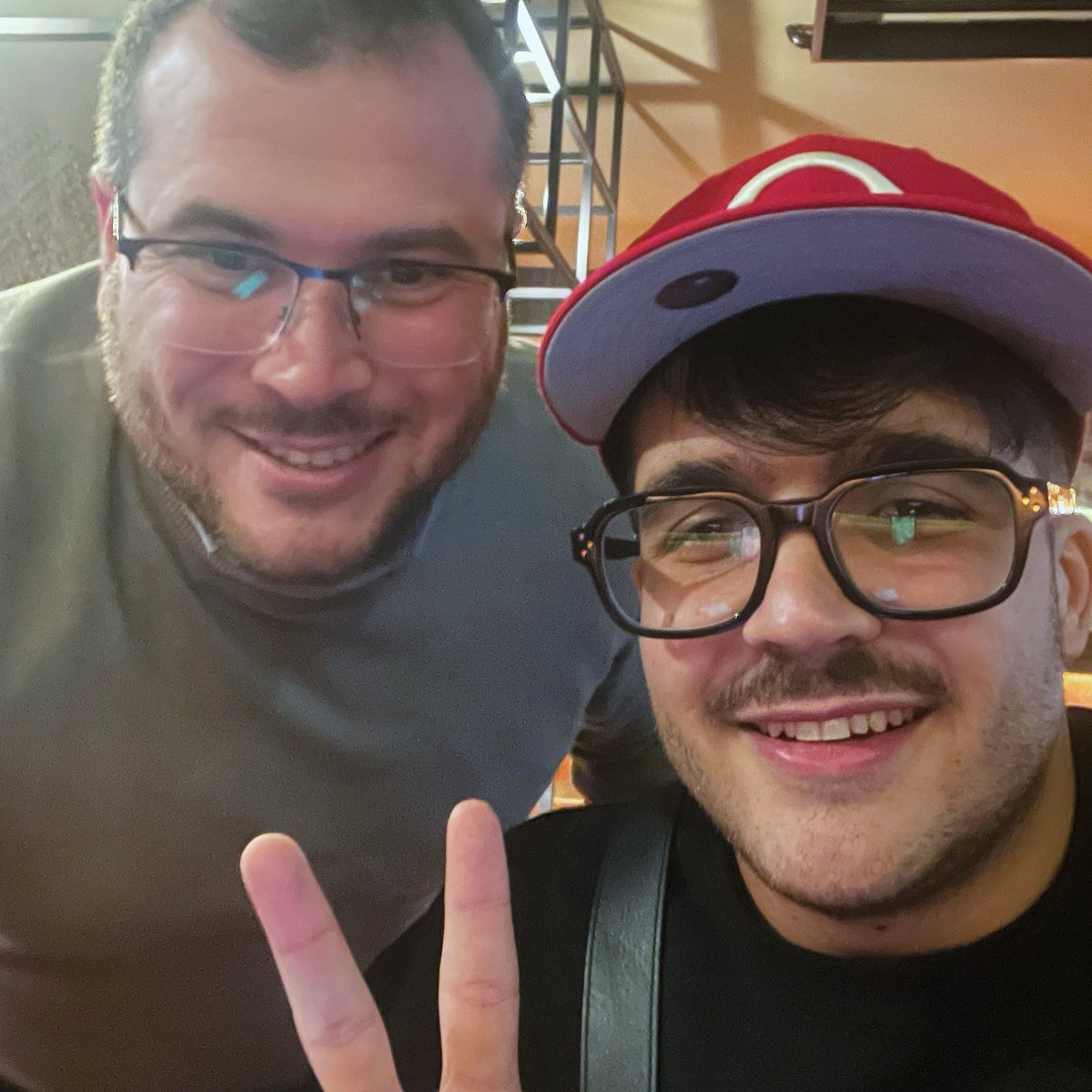 Lascia tutti a bocca aperta! 
Le discussioni dei salotti della Napoli bene restano bene lì. A 23 anni, con la propria identità nel cuore, stai bene così!
#Sanremo2024