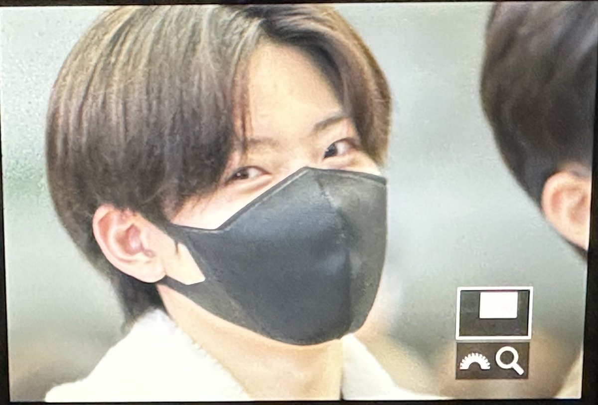 kyuhoer's tweet photo. he knew that people looking for him. look at that teasing smile https://t.co/7KQ7wT20Yf
