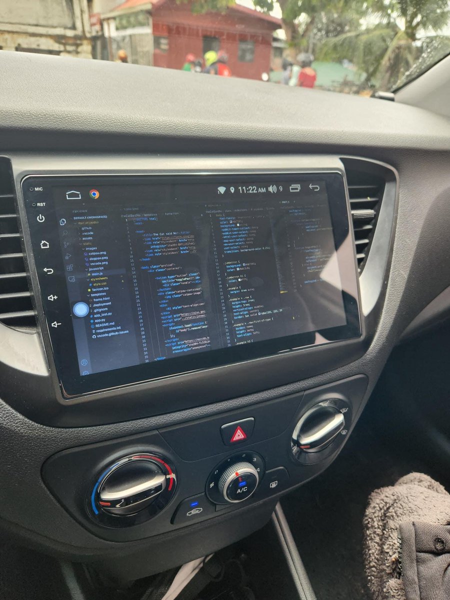 Khenzo4nic's tweet photo. I’m a developer i can work anywhere 😩😩😂😂 https://t.co/aaaSootdwf