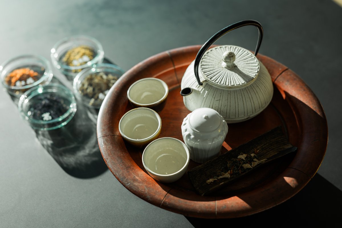 DigtheTea's tweet photo. 【新時代のお茶文化とは】
評論家・宇野常寛さんと、伝統茶ブランド「#tabel」 代表の新田理恵さんと「お茶を選ぶこと」の重要性を探ります。
✔︎お茶の選び方が変われば、生活が変わる
✔︎お茶選びに「ときめき」を
✔︎伝統茶を通して、新たな「土地を見る視点」を養う
https://t.co/iAXFIVjJMv https://t.co/GexhVVnVuq