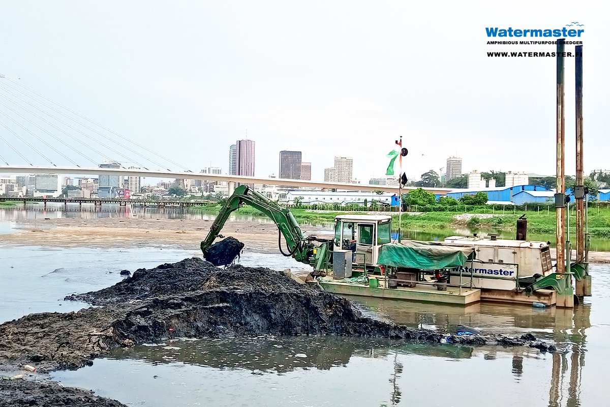 Keeping #IvoryCoast 's Waters Flowing 🇨🇮 #Watermaster efficiently dredges silt and removes vegetation, ensuring water channels remain clear for #FloodPrevention. Vital as #ClimateChange increases heavy rainfall. Watermaster can operate in shallow urban waters where others can’t.