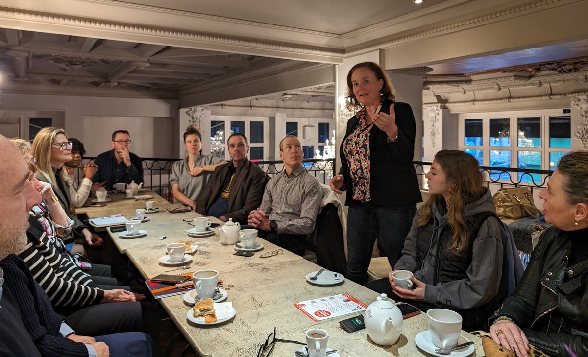 CMinicillo's tweet photo. Café du CEE6 à la Joconde aux Brotteaux. Les adhérents et entrepreneurs du 6eme pitch sur leur activité et sujets d'actualités. La matinale s'est conclue par une présentation des évènements à venir et notamment les 10 ans du CEE6 le 12 juin prochain. @ca_centrest @CEE6_LYON https://t.co/hVF8x1jeS8