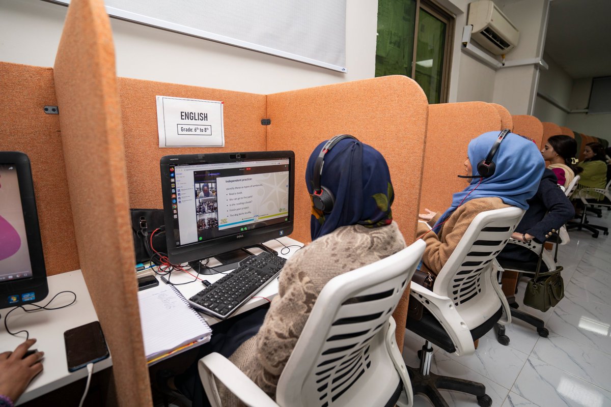 UNICEF_Pakistan's tweet photo. @NLinPakistan For 6 days every week, students are taught various subjects by 28 teachers based in Islamabad, with specialized degrees in their respective disciplines, including Mathematics, Science, English etc. More than 70 schools in Balochistan and KP are currently part of this programme. https://t.co/OqGpB8GtcL