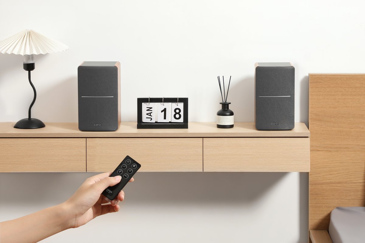 Edifier_SG's tweet photo. Classic design of R1280DB complements any home decor.

#EDIFIER #edifans #table #studio #earbuds #earphone #headphone #headset #tech #ootd #music #singapore https://t.co/jkQDdhOdxf