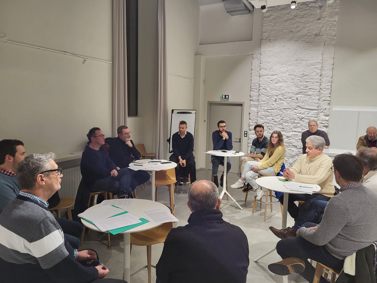 PSNantesOuest's tweet photo. Merci à @YPascouau et @3asseh pour leurs lumières lors de notre débat sur l'immigration. Entre le système actuel, pourvoyeur de souffrances, les partisans d'une interdiction totale illusoire et les défenseurs du sans-frontierisme, il y a un chemin à construire pour la Gauche. https://t.co/1kkP5sRbaz