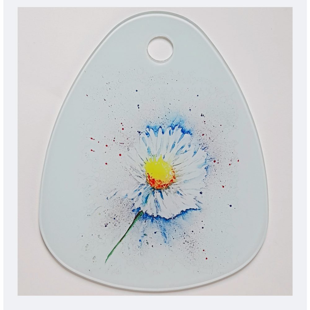 kblacey's tweet image. This Daisy Cutting Board is great for serving as well as chopping and can even at an arty accent to your kitchen as a surface protector.  thebritishcrafthouse.co.uk/product/daisy-… 
#EarlyBiz #Daisy #servingboard #homeware #MHHSBD #CraftBizParty