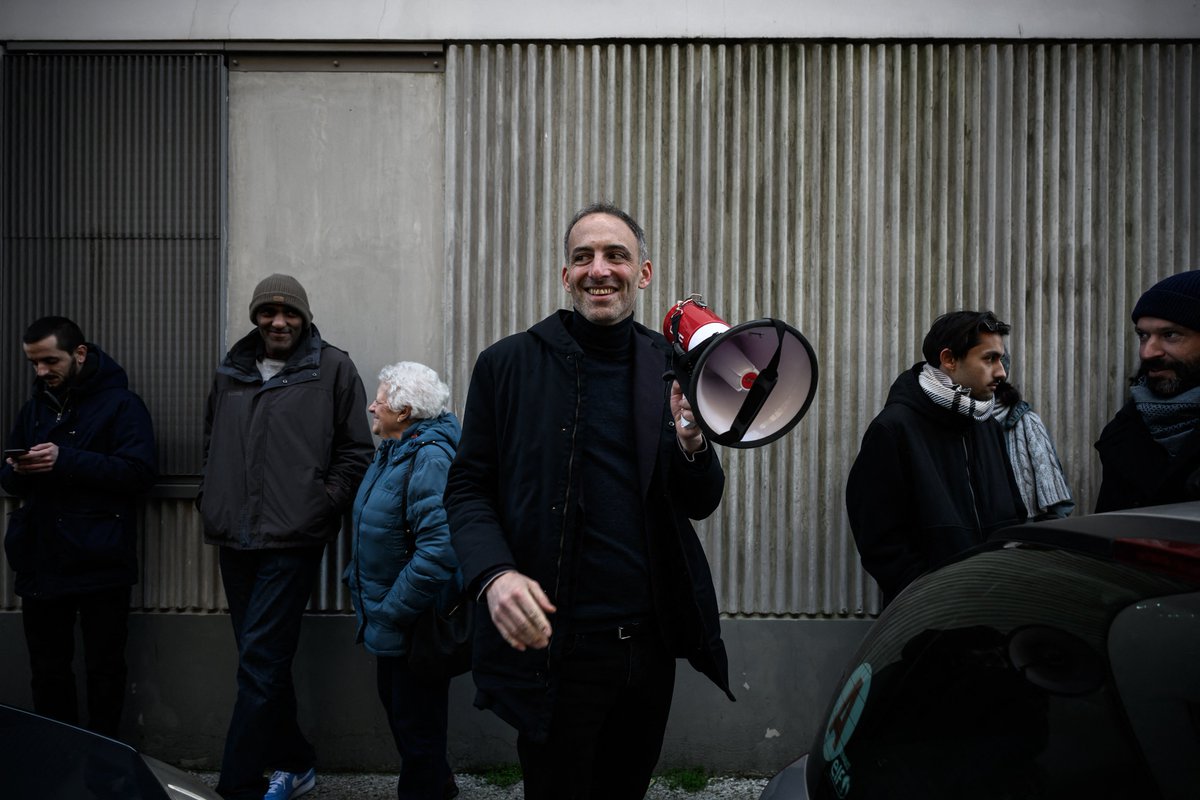 « Hors-sol », la critique le pique au vif. Raphaël Glucksmann répond : « Mon sol, c'est la France » 🇫🇷 🇪🇺

Alors que le <a href="/partisocialiste/">Parti socialiste</a> se range de nouveau derrière lui pour les #Europeennes2024, portrait à lire dans <a href="/LesEchos/">Les Echos</a> : lesechos.fr/politique-soci…