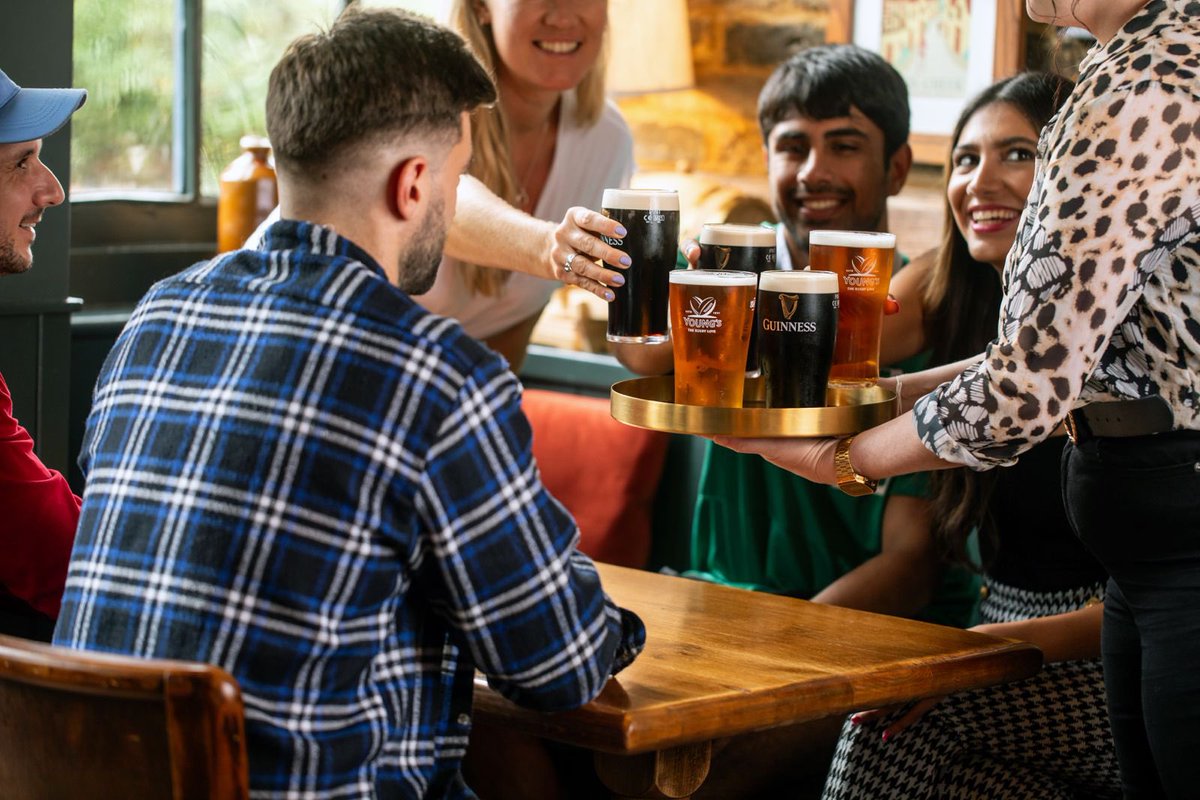 coachhotelkew's tweet photo. It’s 6 nations time!
Catch all the action on our screens in your favourite Kew pub! Scrummy rugby specials and plenty of Guinness.
Don’t get left on the bench, link in the bio to book your turf!
#rugby #rugbypub #pub #wheresthematch #kew #kewpubs #sixnations #6nations https://t.co/bTLp08i84N