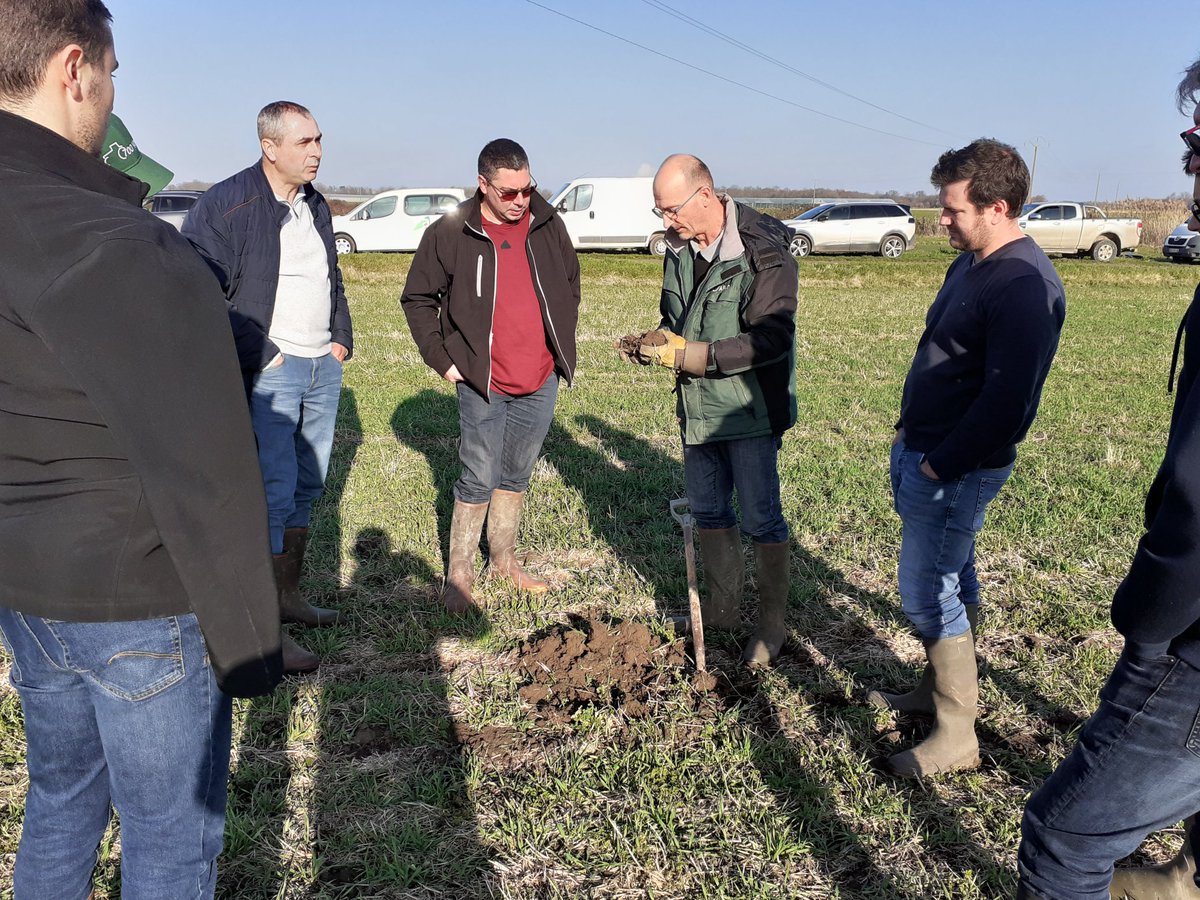 Fin de notre 2eme journée de formation avec Thierry Gain. Au programme la réussite des cultures de printemps en direct ainsi qu'un tour sur le terrain pour faire le point sur ce qui a été vu sur ces 2 jours.