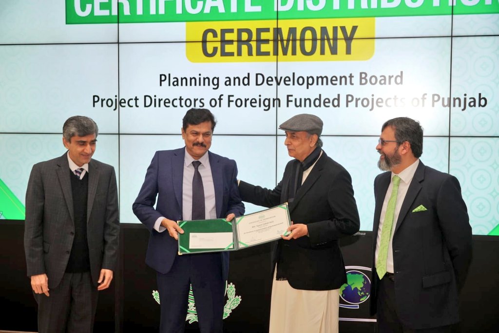 ggwoasieq11's tweet photo. Chairman P&amp;DB said , the acknowledgment of this kind will boost the PD's spirit and devotion  to complete foreign funded projects in time with letter and spirit. It will also prove helpful in the execution of future projects /initiatives.3/4
@PMDFC_Official @PUNJABPSPA https://t.co/ItUx8QJQjQ