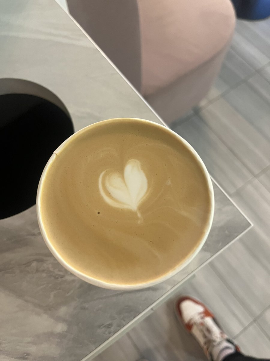 Здавалася будзе больш, але 50 кубачкаў кавы за студзень і дзесьці 100$ у месяц. 
Такім чынам, у пошуках нармалёвай капсульнай кофемашыны, кошт якой я адаб’ю за 3 месяцы і кавачку буду піць толькі ў топ кавярнях у лютым. Ніякіх больш Цьеры 🥹