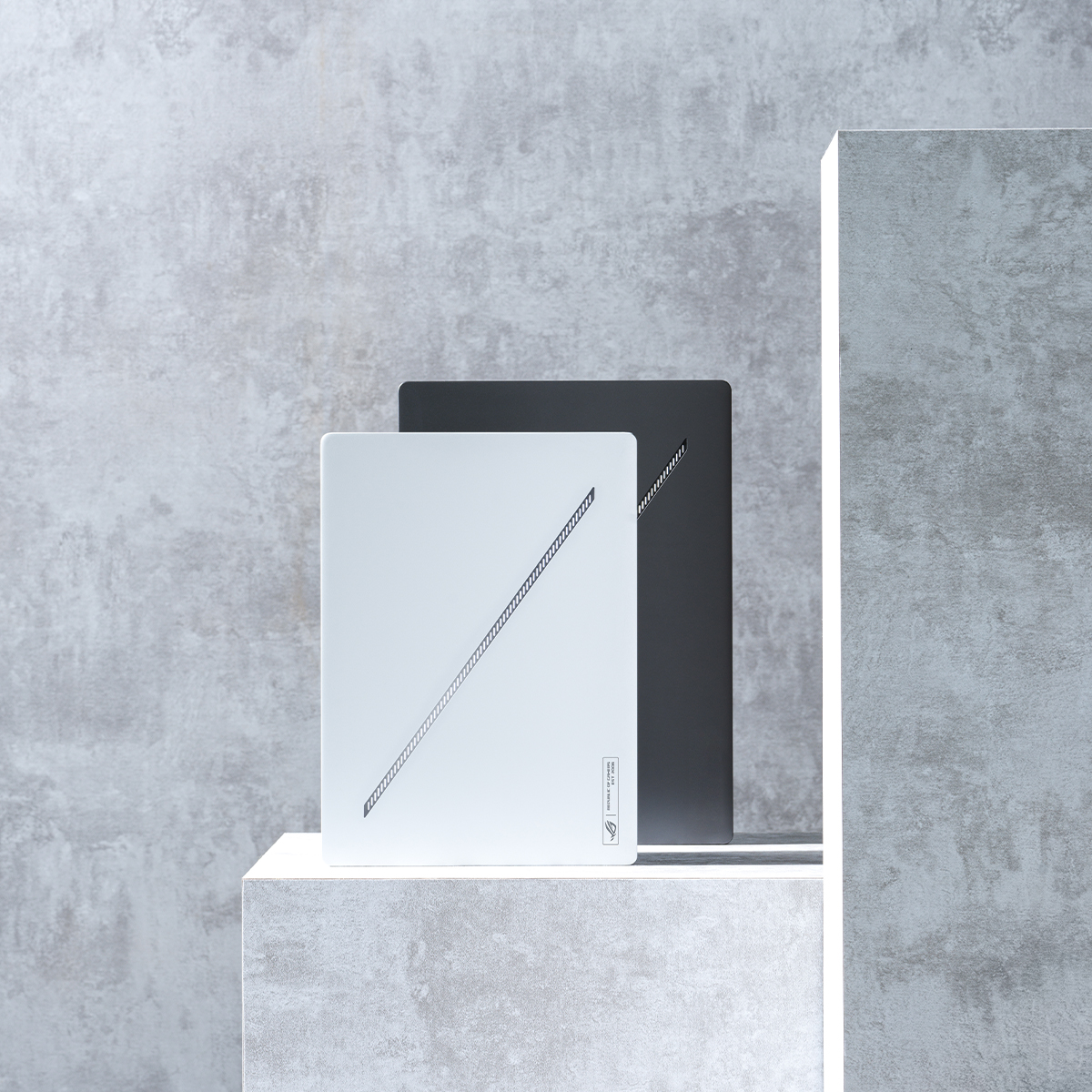 ASUS_ROG's tweet image. Choose a color:
⚫Eclipse Grey
⚪Platinum White

#ZephyrusG14 #ZephyrusG16