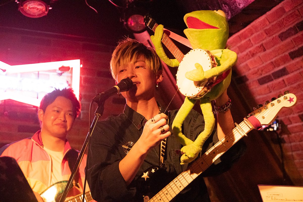 shuting_shutar's tweet photo. ★1/27 RUBY ROOM★
たかちょバースデーイベント
シュンキバンドライブ
ありがとうございました☆
関わったみんなありがとう。
またライブさせてね。

Photo by 坪井慶斗 https://t.co/Yebqbdewuf