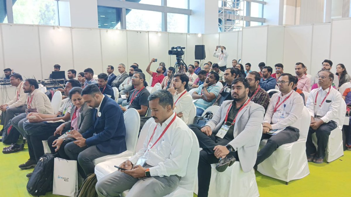 efycon's tweet image. Dr. Hon Wong, Siemens Digital Industries Software, Singapore is now on stage and discussing &apos;Thermal Reliability of Electronic systems&apos; at the IOTshow, IEW, and smartBHARAT 2024.

#embeddedsecurity #security #iotsecurity #cybersecurity #ict #ESDM #AIOT #EFY #AI #ML #Bengaluru