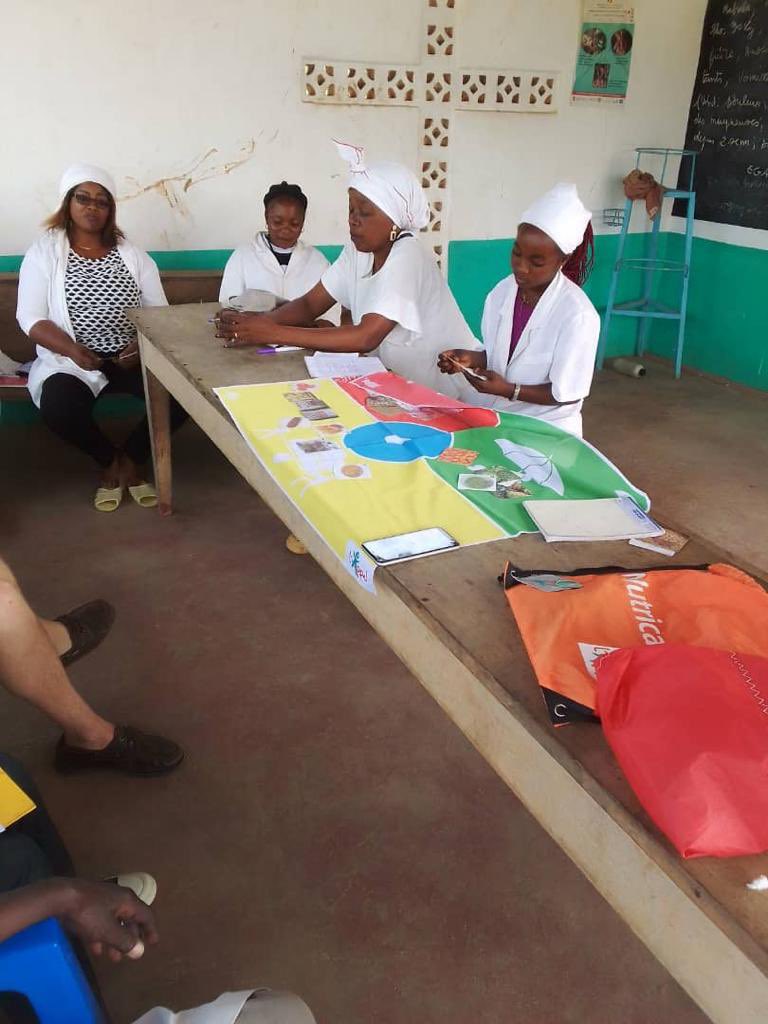 Aslav_asso's tweet photo. Une belle semaine de formation avec l’association #L’APPEL organisée à Pointe Noire avec les médecins bénévoles de l’ASAV et les partenaires locaux des centres de santé de Bouenza, Dolisie et Pointe Noire, sous la thématique de l’éducation nutritionnelle 🇨🇬🇫🇷. https://t.co/07We0rq2JO