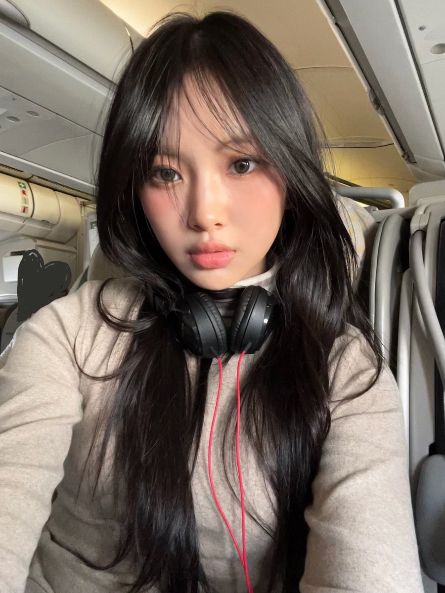 240201 phoning 

#뉴진스 #NewJeans #혜인 #Hyein #ヘイン