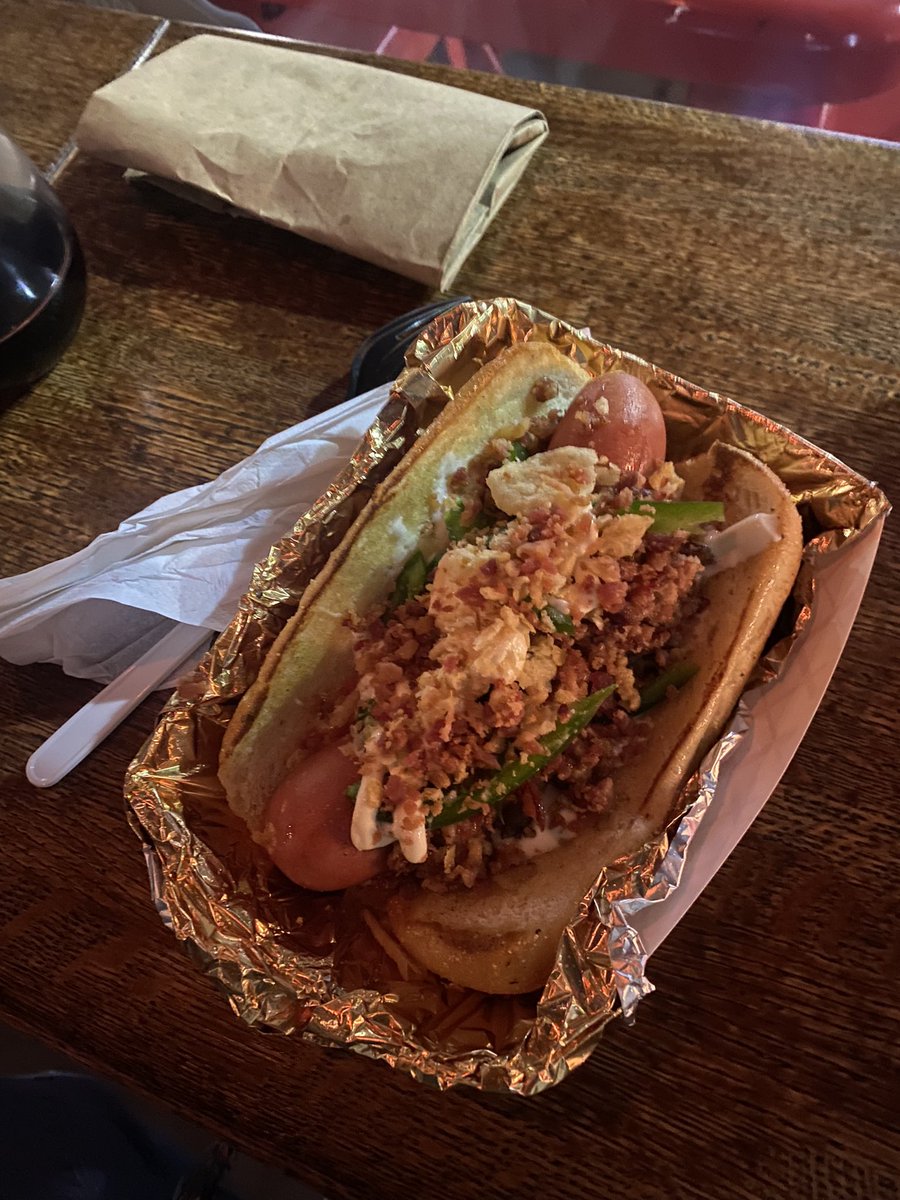 Had the pleasure of having Vern Cooks outside the Voldsted Act downtown Spokane. Give that gourmet hot dog a go! I had the Spokane Dog—featuring cream cheese, a popular topping in Seattle. Delicious 😋 🌭