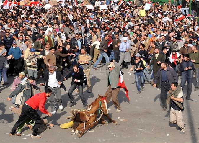 ٢ فبراير ٢٠١١ .. موقعة الجمل ، 
في يوم ١ فبراير طلع حسني مبارك بخطابه العاطفي الأول إلي قال فيه إنه لم يكن ينتوي الترشح لفترة رئاسية أخرى وقام فيه بتشكل حكومة جديدة ، الخطاب دا كان سبب في إنقسام جزء من الثوار في ميدان التحرير وتأثيرهم بخطاب مبارك وبدائنا نسمع كلام زي حرام عليكم