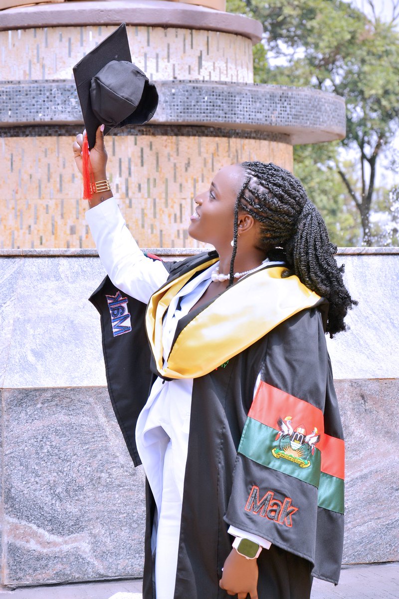 happy_hba's tweet photo. #74thmakgraduation @Makerere 
It's been God. Thrilled to announce my graduation! 🎓 Grateful for the unwavering support of my amazing friends and loving family.This journey was made special because of you all. 🌟 #CertifiedSoftwareEngineer https://t.co/YimbmvKFUN