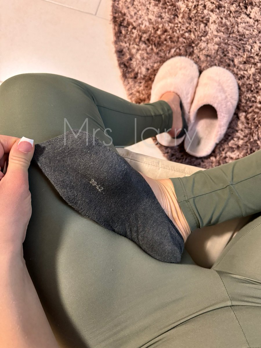uniqueMrs_larry's tweet photo. You are looking for a fragrance experience, you can get it here β€οΈβπ₯π¦
#dirtysocks #socksfetish #socks #CKsocks #mistress #feet #feetfetish #softsoles #slippers https://t.co/QNrT5JGzaG