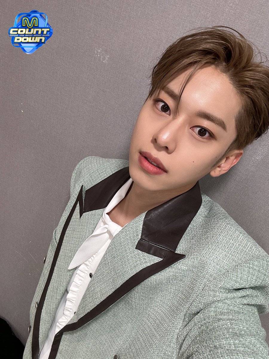 MnetMcountdown's tweet photo. 행복과 희망은 멀리 있지 않다....
바로... 엠카 무대 위에 있다
무대 위 예삐들만 봐도 행복해지고
예삐들 존재 자체로 희망적인데
당장 오늘 저녁 6시
두 손 가득 행복과 희망 쟁취 SSAP 가능
#AB6IX #에이비식스 #GRAB_ME https://t.co/in5TFXThnh
