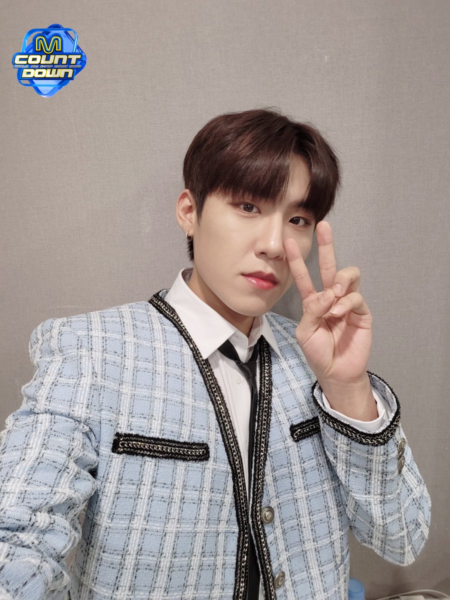 MnetMcountdown's tweet photo. 행복과 희망은 멀리 있지 않다....
바로... 엠카 무대 위에 있다
무대 위 예삐들만 봐도 행복해지고
예삐들 존재 자체로 희망적인데
당장 오늘 저녁 6시
두 손 가득 행복과 희망 쟁취 SSAP 가능
#AB6IX #에이비식스 #GRAB_ME https://t.co/in5TFXThnh