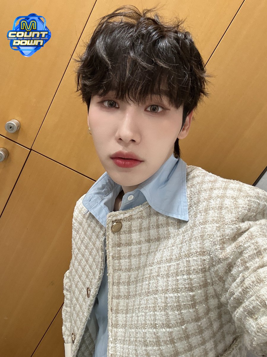 MnetMcountdown's tweet photo. 행복과 희망은 멀리 있지 않다....
바로... 엠카 무대 위에 있다
무대 위 예삐들만 봐도 행복해지고
예삐들 존재 자체로 희망적인데
당장 오늘 저녁 6시
두 손 가득 행복과 희망 쟁취 SSAP 가능
#AB6IX #에이비식스 #GRAB_ME https://t.co/in5TFXThnh