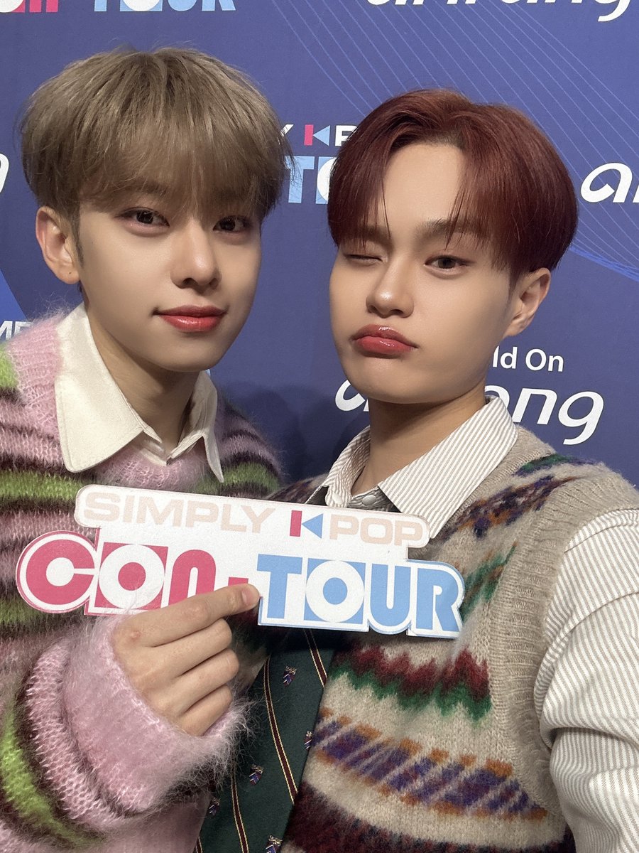 _Simplykpop's tweet photo. 노래 제목은 ‘GRAB ME’ 면서 왜 예삐들 때문에 아득해져가는 정신과 미친듯이 뛰는 심장은 잡아주지 못하는 거죠? 🥲 제발 심플리 정신줄 좀 잡아주세요.. 너무 힘들다구요 🫳🏻 (애처로운 손)

#AB6IX #에이비식스 #GRAB_ME
#SimplyCONTOUR #심플리케이팝 https://t.co/iSInbrEd4Z